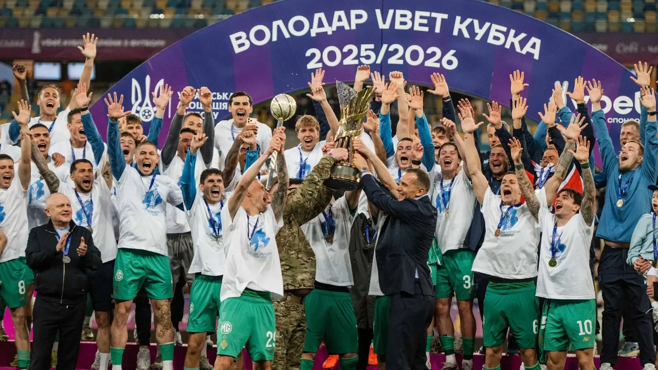 Футболісти Динамо святкують перемогу в Кубку України сезону-2025/26