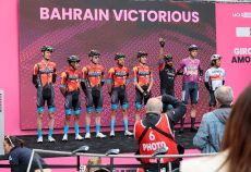 Команда Bahrain Victorious із Джонатаном Міланом на «Джиро д’Італія»