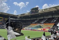 Уболівальники футбольного клубу «Лугано» перед матчем