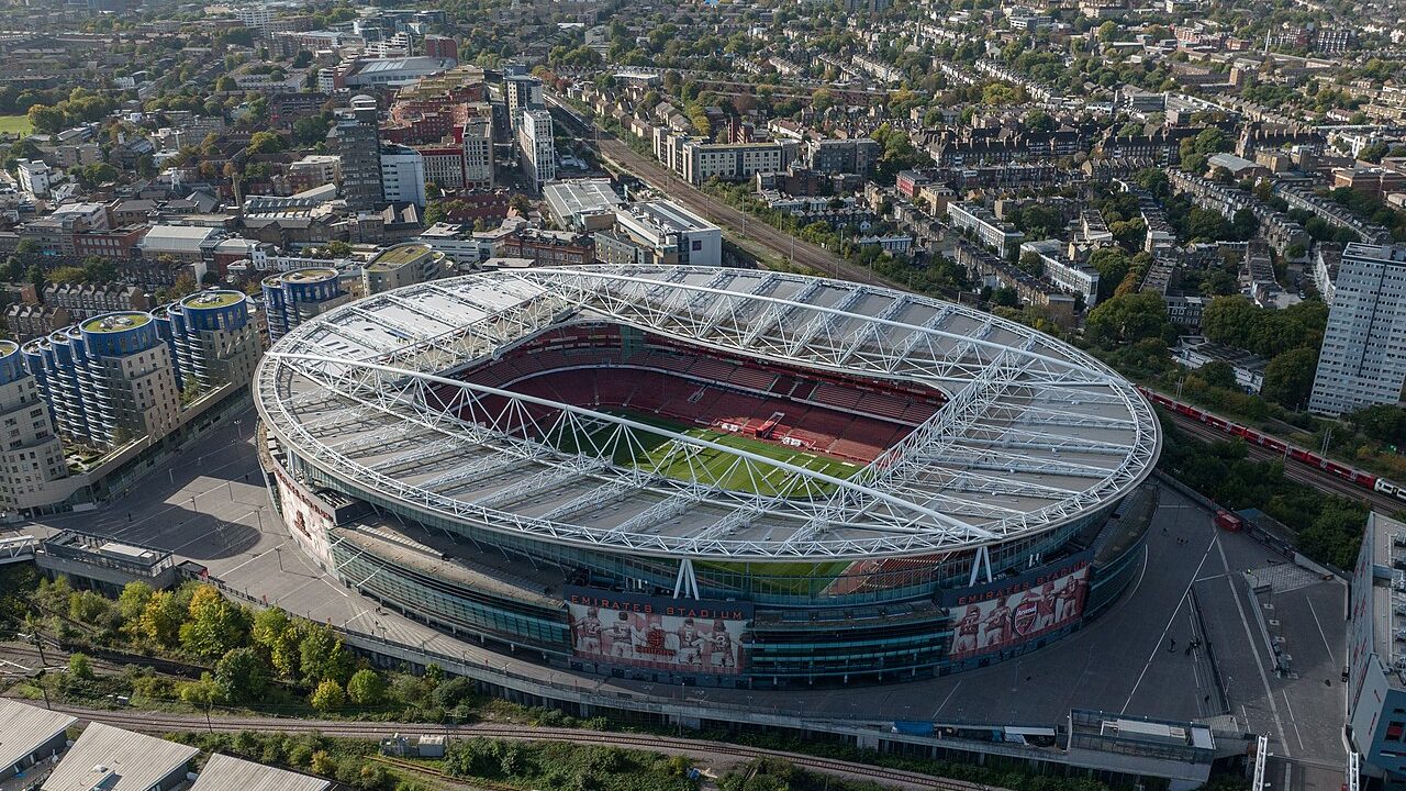 Стадіон «Емірейтс» у Лондоні, домашня арена «Арсенала»