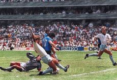Дієго Марадона забиває Англії на чемпіонаті світу 1986 року