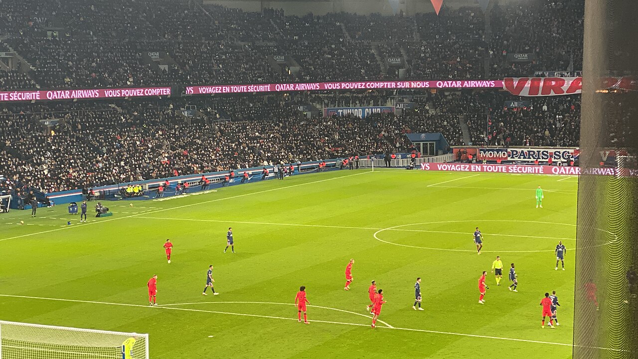 Внутрішній вигляд стадіону Parc des Princes у Парижі
