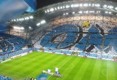 Заповнений стадіон Vélodrome футбольного клубу «Марсель»